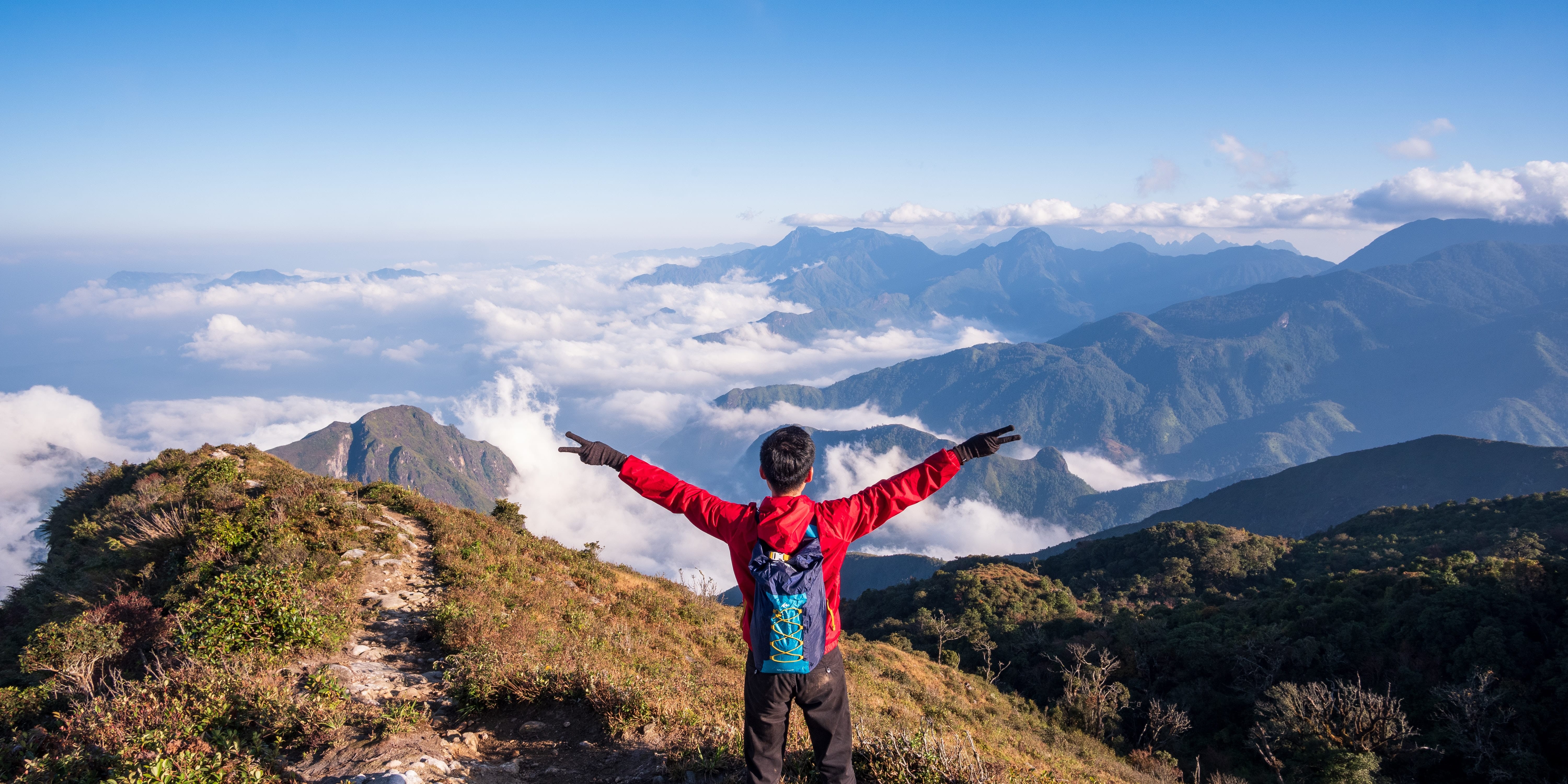 A men standing in the mountains